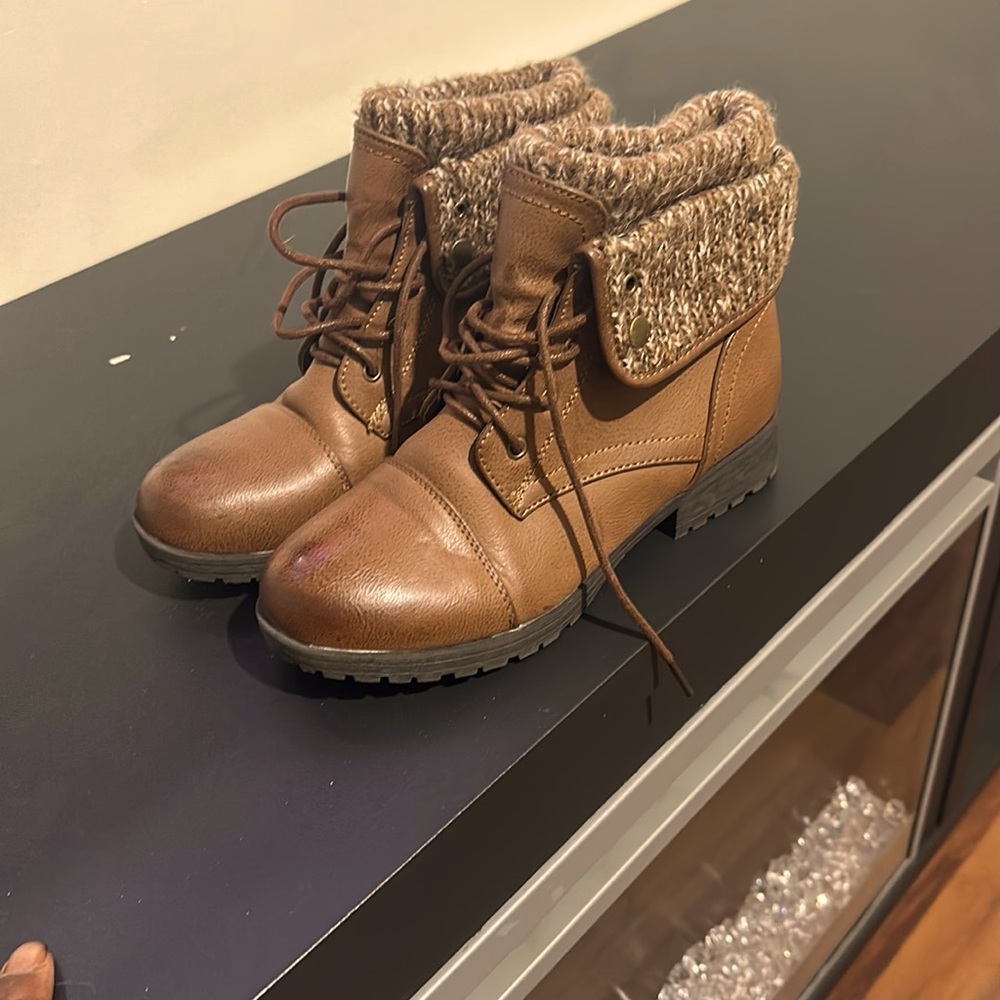 Boots size 7 1/2M
